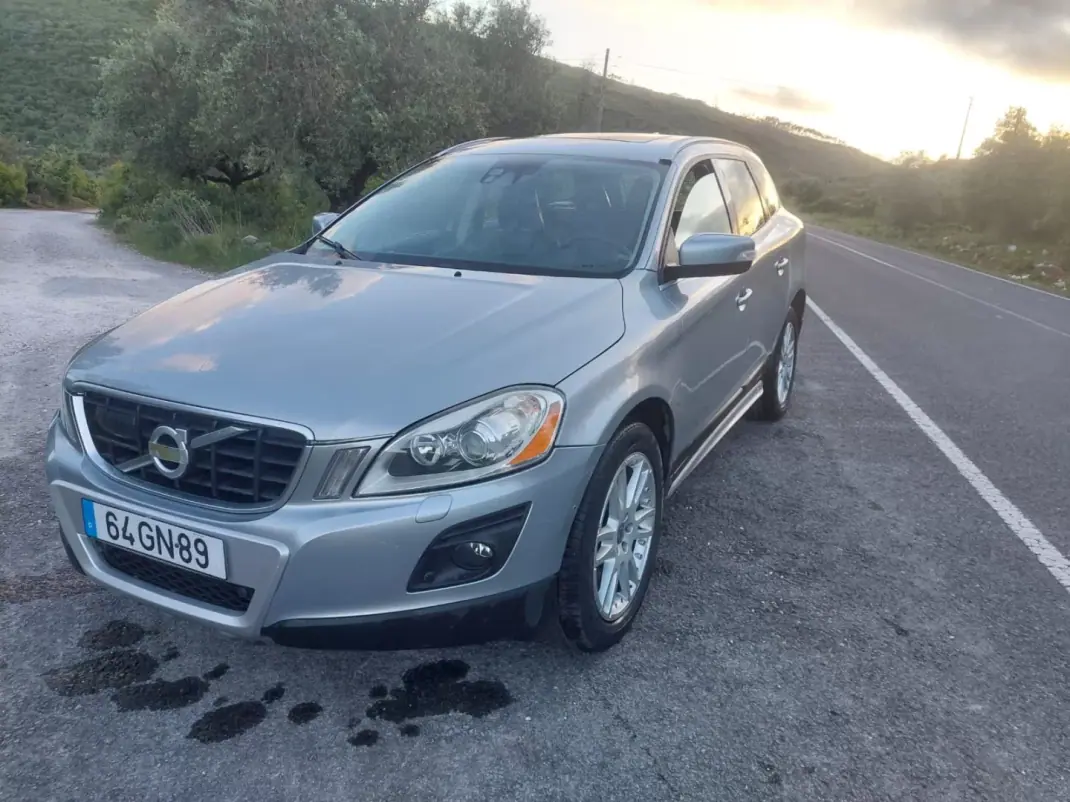 Volvo XC 60 2008 - 11900 EUR, 295804 km - AUTO.MOTO.pt - 295804km - foto 1 de 15