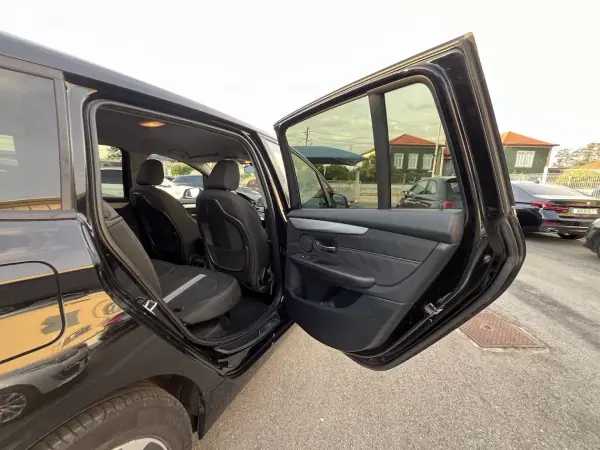 BMW 218 Gran Tourer 2016 - 15950 EUR, 200000 km - AUTO.MOTO.pt - 200000km - foto 34 de 51