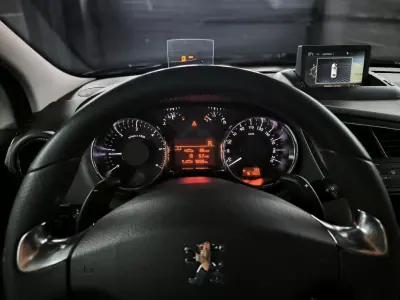 Peugeot 5008 2013 - 10950 EUR, 159800 km - AUTO.MOTO.pt - 159800km - foto 36 de 62