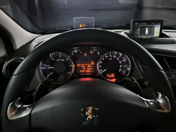 Peugeot 5008 2013 - 10950 EUR, 159800 km - AUTO.MOTO.pt - 159800km - foto 36 de 62