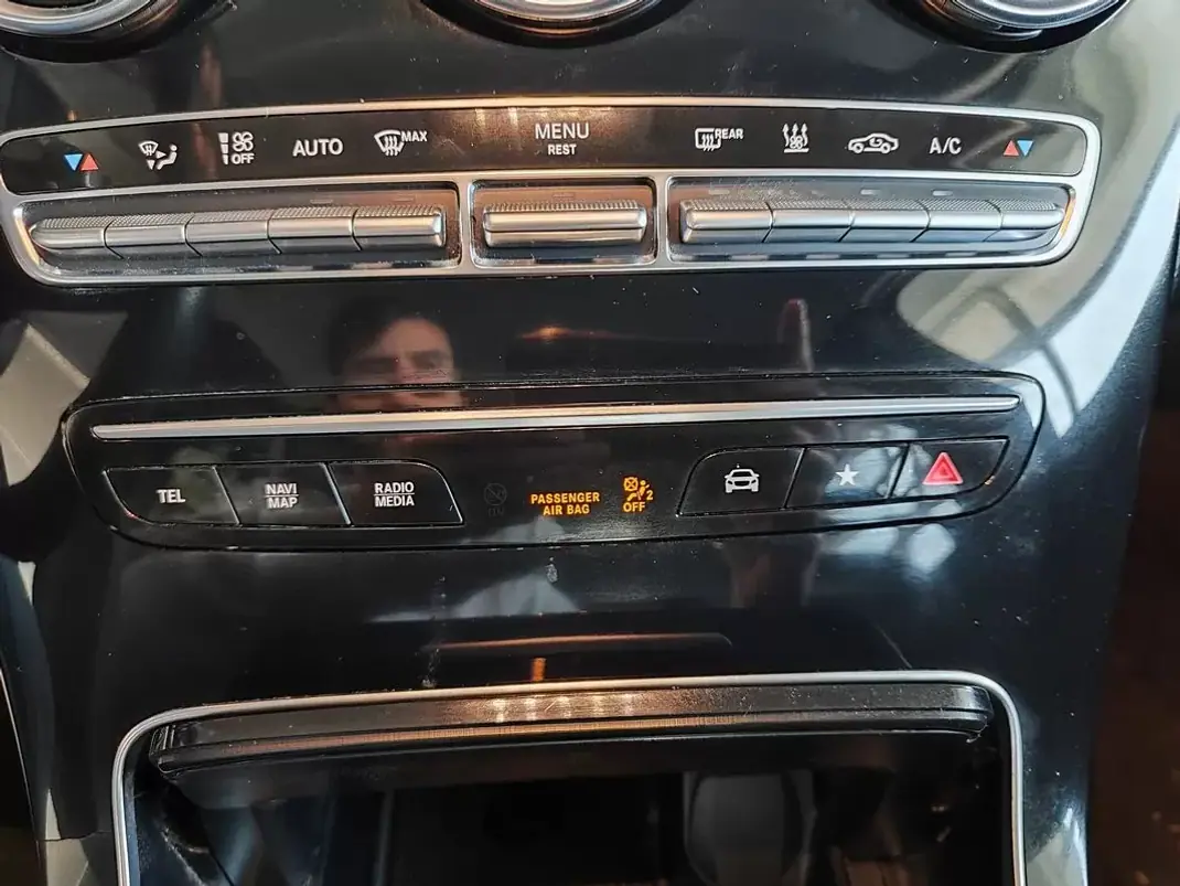 Mercedes-Benz GLC 300 2022 - 41500 EUR, 64500 km - AUTO.MOTO.pt - 64500km - foto 32 de 40