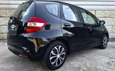 Honda Jazz 2013 - 9750 EUR, 150000 km - AUTO.MOTO.pt - 150000km - foto 6 de 14