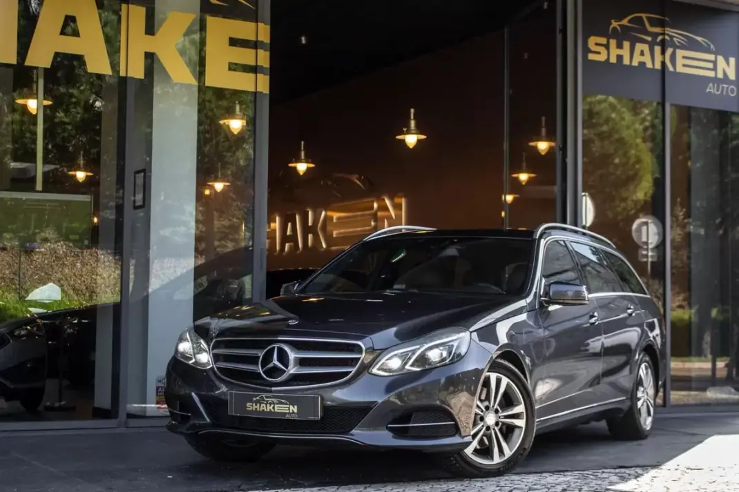 Mercedes-Benz E 300 2015 - 15990 EUR, 256669 km - AUTO.MOTO.pt - 256669km - foto 1 de 36