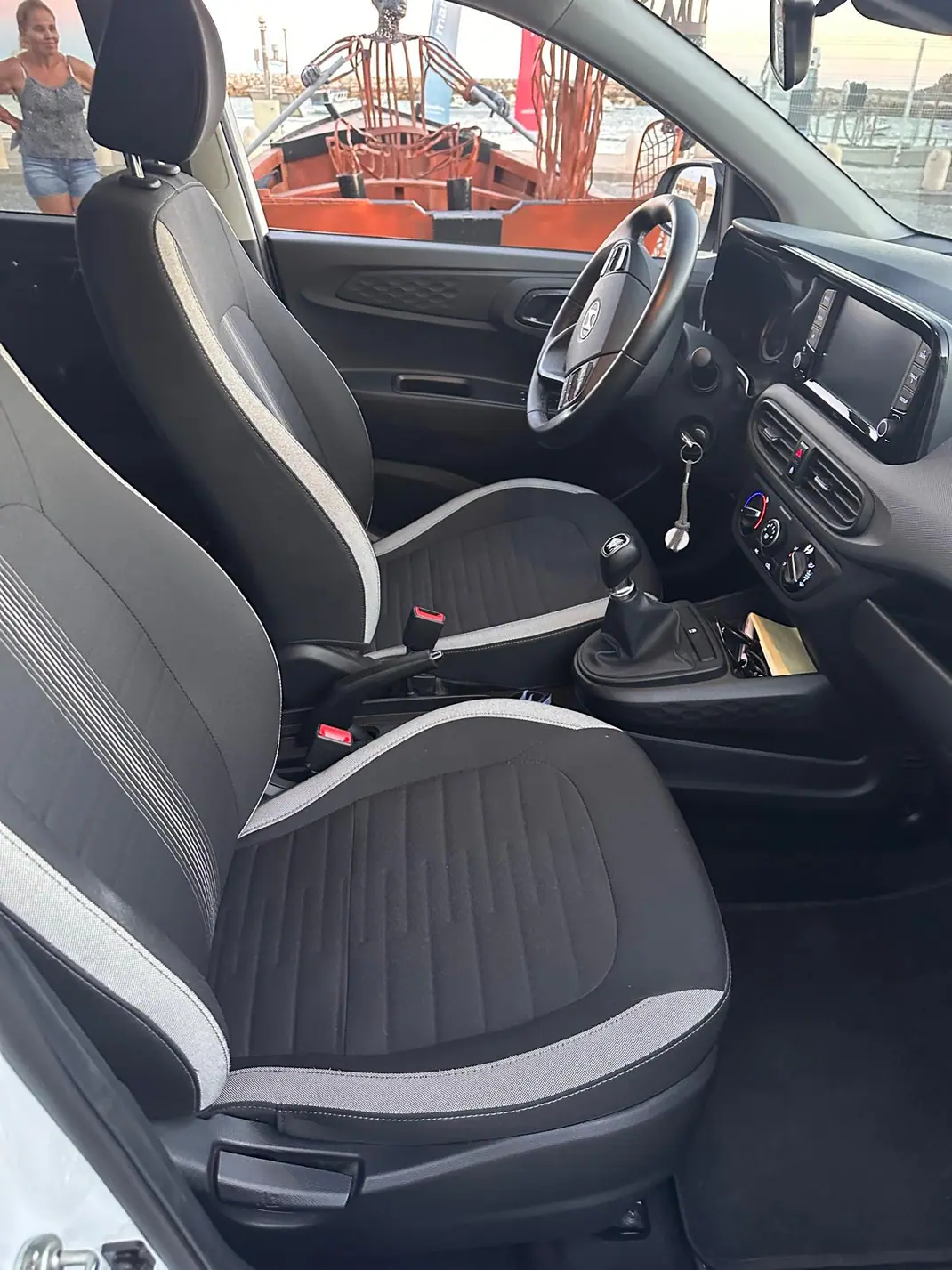 Hyundai i10 2022 - 14250 EUR, 15419 km - 15419km - foto 7 de 13