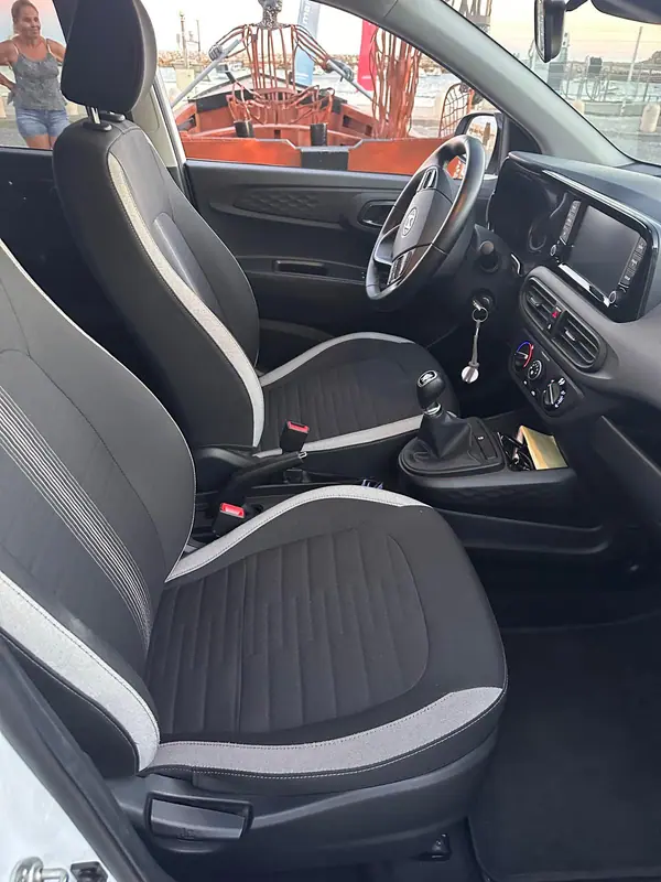 Hyundai i10 2022 - 14250 EUR, 15419 km - 15419km - foto 7 de 13