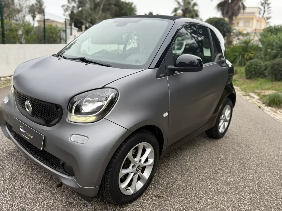 Smart Fortwo Cabrio 2018 - 11699 EUR, 80000 km - AUTO.MOTO.pt - 80000km - foto 1 de 15