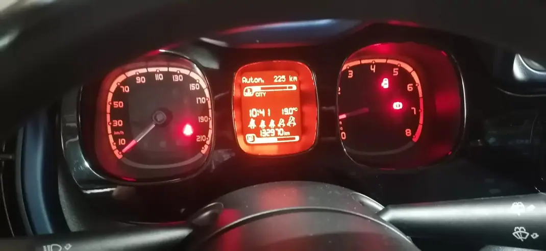 Fiat Panda 2016 - 8600 EUR, 134110 km - AUTO.MOTO.pt - 134110km - foto 4 de 11