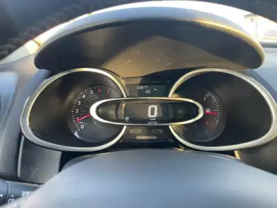 Renault Clio 2018 - 11850 EUR, 60877 km - AUTO.MOTO.pt - 60877km - foto 17 de 25
