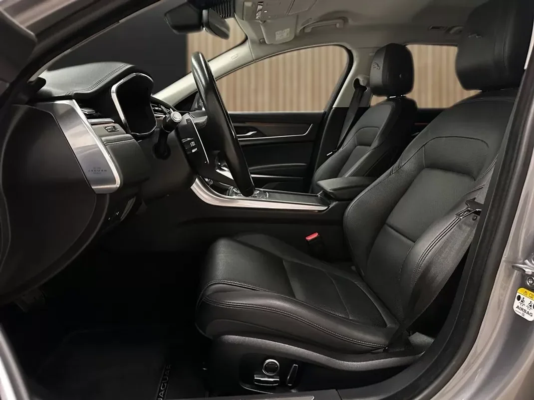 Jaguar XF Sportbrake 2021 - 37990 EUR, 119000 km - AUTO.MOTO.pt - 119000km - foto 9 de 23