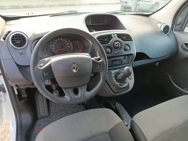 Renault Kangoo 2018 - 10500 EUR, 159000 km - AUTO.MOTO.pt - 159000km - foto 14 de 27