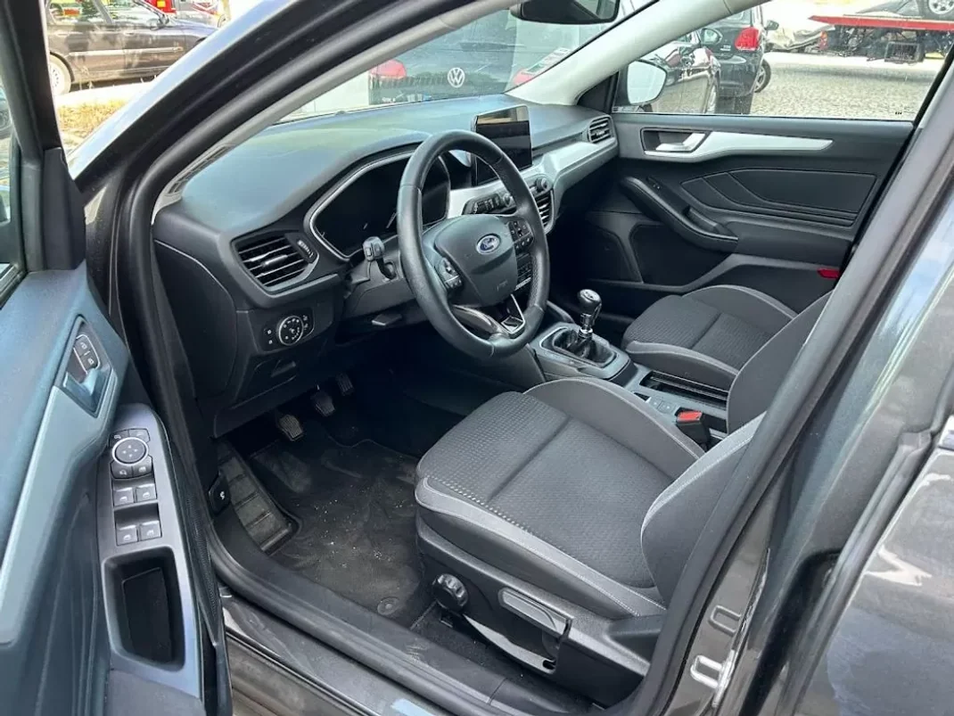 Ford Focus SW 2019 - 17990 EUR, 75880 km - AUTO.MOTO.pt - 75880km - foto 6 de 15