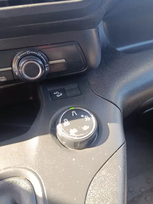Citroën Berlingo 2019 - 10500 EUR, 198000 km - AUTO.MOTO.pt - 198000km - foto 5 de 6