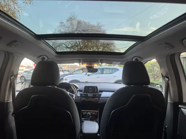 BMW 225xe Active Tourer 2018 - 18900 EUR, 68000 km - AUTO.MOTO.pt - 68000km - foto 20 de 52