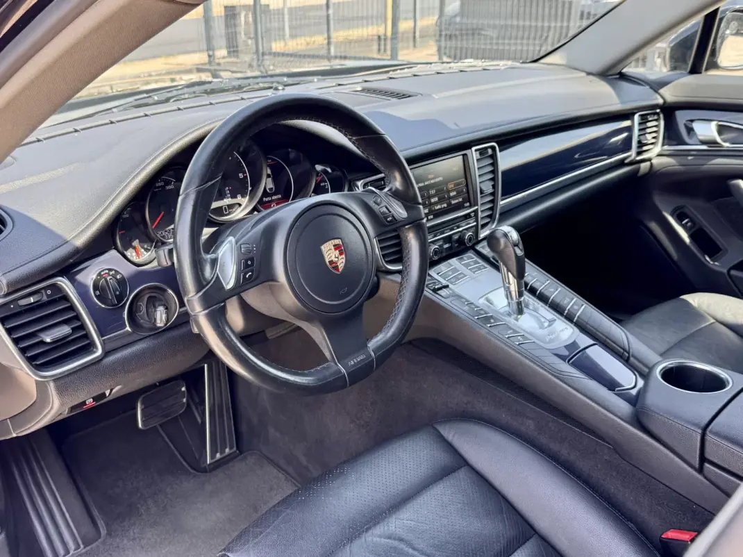 Porsche Panamera 2011 - 32500 EUR, 206000 km - 206000km - foto 8 de 20