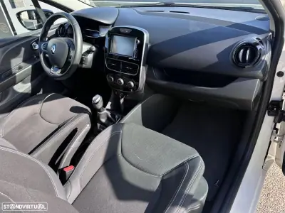 Renault Clio 2017 - 9900 EUR, 135702 km - AUTO.MOTO.pt - 135702km - foto 41 de 47