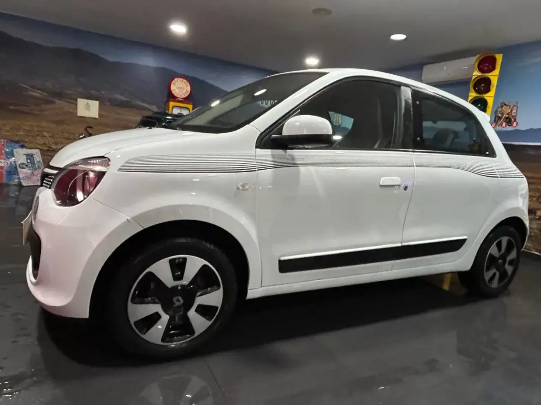 Renault Twingo 2018 - 10500 EUR, 113670 km - AUTO.MOTO.pt - 113670km - foto 1 de 18
