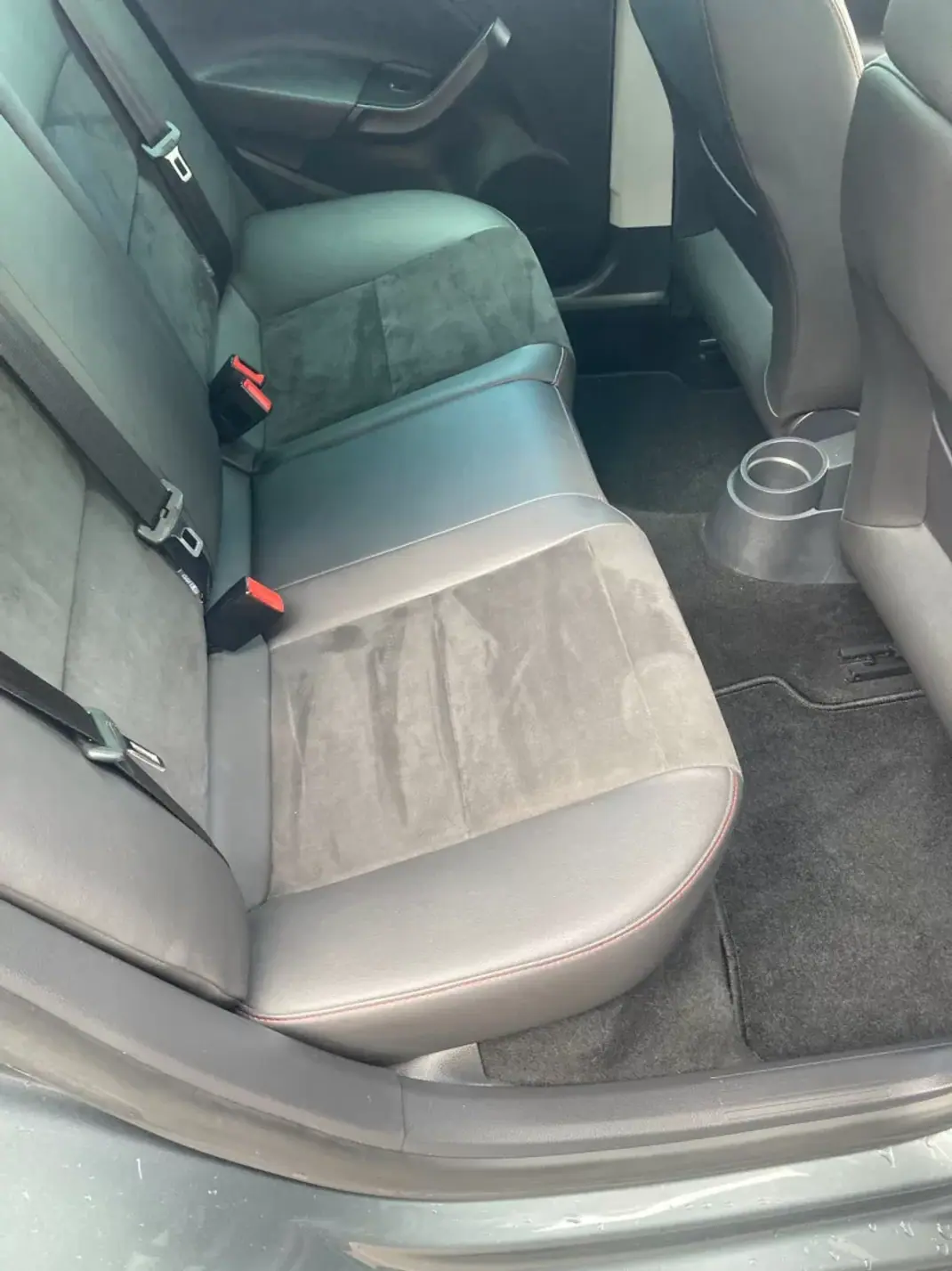 SEAT Ibiza 2016 - 13900 EUR, 118800 km - AUTO.MOTO.pt - 118800km - foto 22 de 24