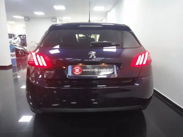 Peugeot 308 2019 - 14500 EUR, 50000 km - AUTO.MOTO.pt - 50000km - foto 30 de 51