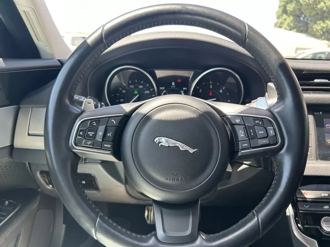 Jaguar XF 2016 - 18947 EUR, 108000 km - 108000km - foto 13 de 19