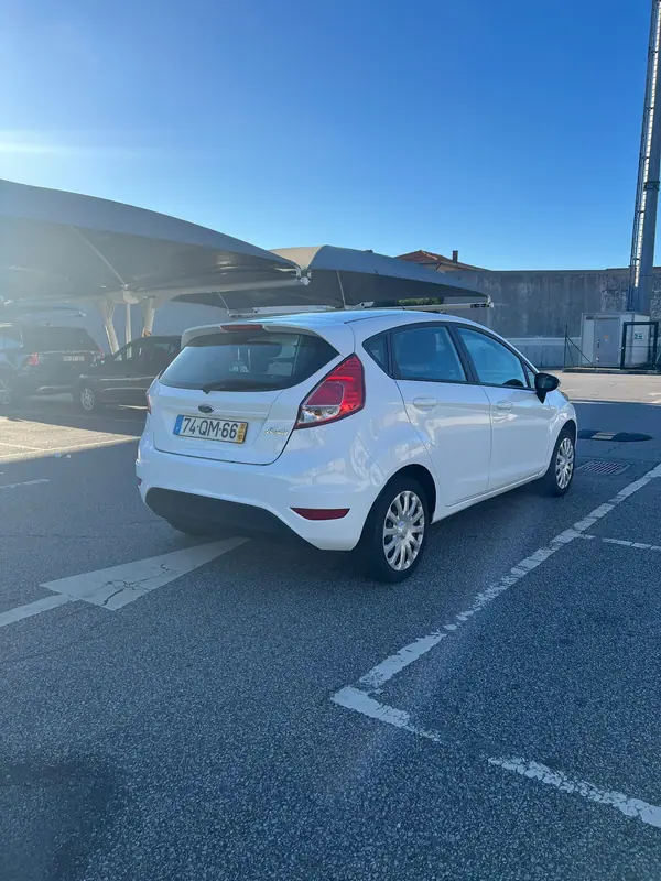 Ford Fiesta 2015 - 5490 EUR, 150000 km - 150000km - foto 3 de 13