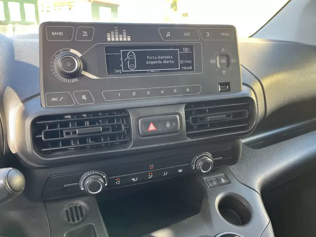 Toyota 2021 - 13950 EUR, 115000 km - AUTO.MOTO.pt - 115000km - foto 13 de 30