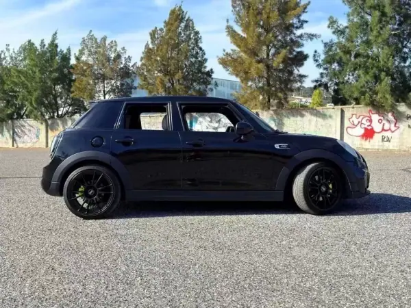 MINI Cooper 2015 - 17900 EUR, 132000 km - AUTO.MOTO.pt - 132000km - foto 2 de 29