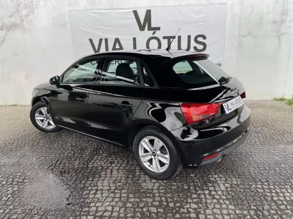 Audi A1 Sportback 2018 - 15250 EUR, 85720 km - AUTO.MOTO.pt - 85720km - foto 6 de 17