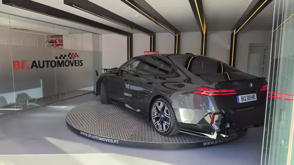 BMW i5 2025 — photo 3 of 64