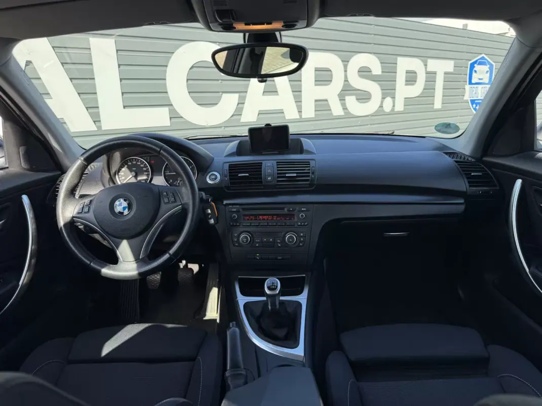 BMW 118 2010 - 11950 EUR, 215000 km - AUTO.MOTO.pt - 215000km - foto 11 de 24