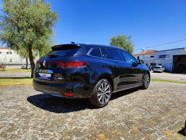 Renault Mégane Sport Tourer 2023 - 23990 EUR, 44231 km - AUTO.MOTO.pt - 44231km - foto 6 de 15