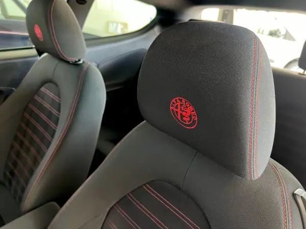 Alfa Romeo MiTo 2016 - 8900 EUR, 137500 km - AUTO.MOTO.pt - 137500km - foto 45 de 96