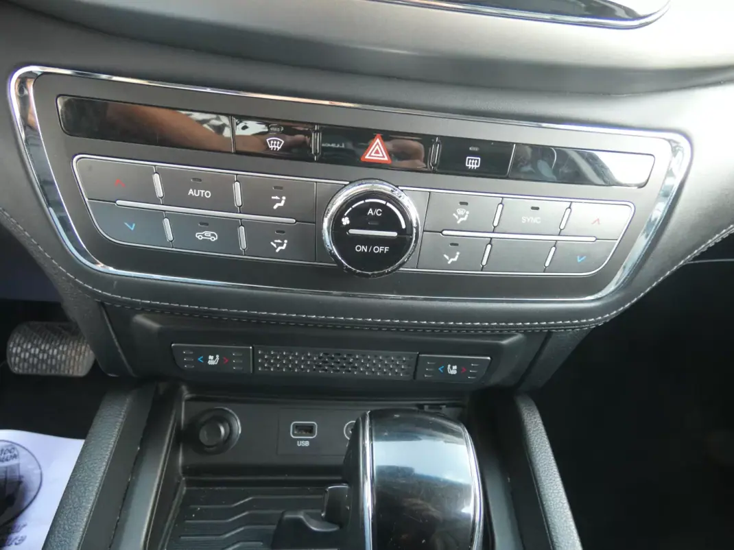 SsangYong Musso 2018 - 27500 EUR, 132000 km - AUTO.MOTO.pt - 132000km - foto 33 de 50