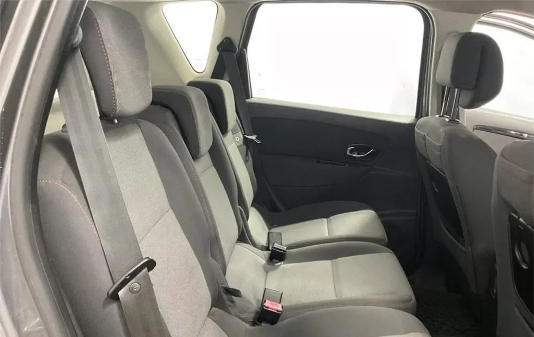 Renault Scénic 2012 - 6950 EUR, 243000 km - AUTO.MOTO.pt - 243000km - foto 13 de 13