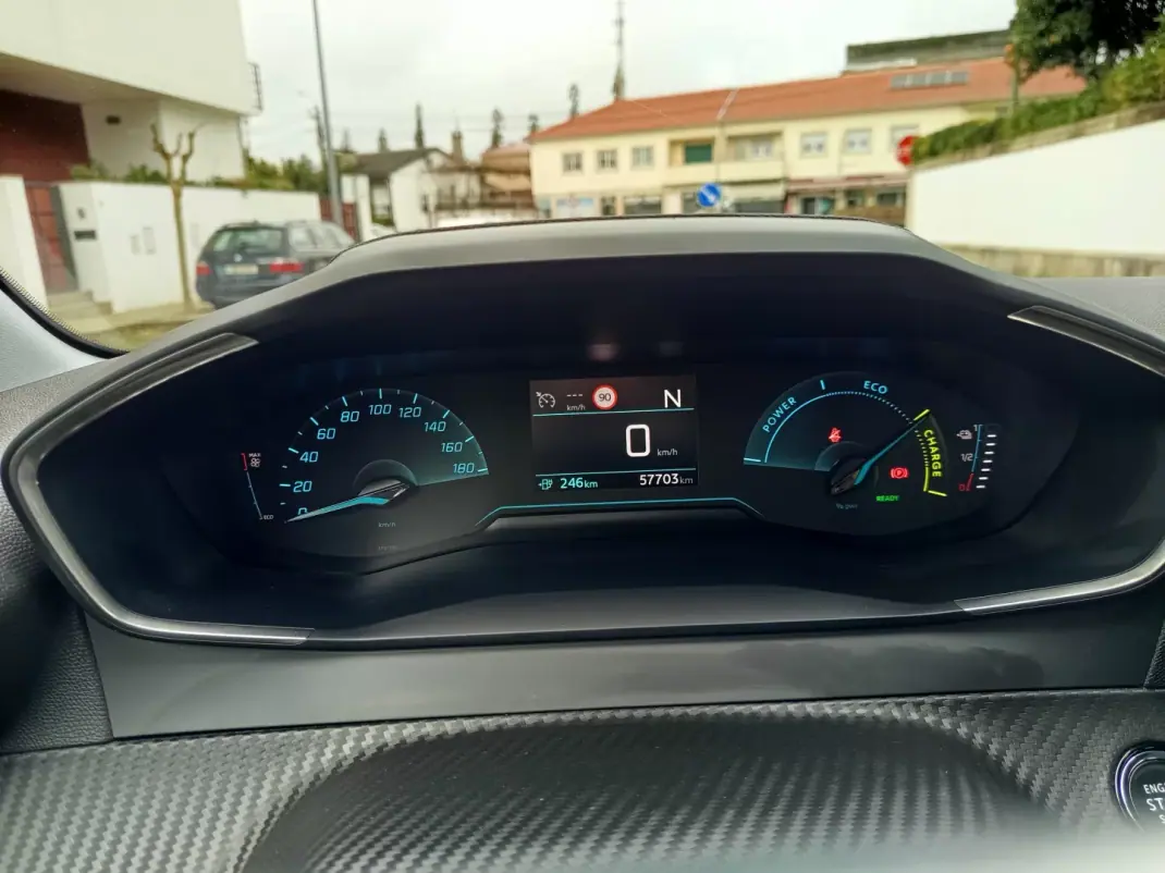 Peugeot e-208 2021 - 14490 EUR, 57700 km - AUTO.MOTO.pt - 57700km - foto 14 de 17