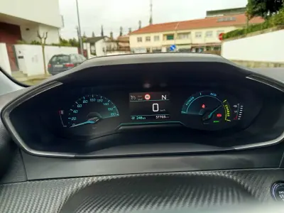 Peugeot e-208 2021 - 14490 EUR, 57700 km - AUTO.MOTO.pt - 57700km - foto 14 de 17