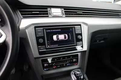 Volkswagen Passat 2021 - 21900 EUR, 22076 km - AUTO.MOTO.pt - 22076km - foto 34 de 44
