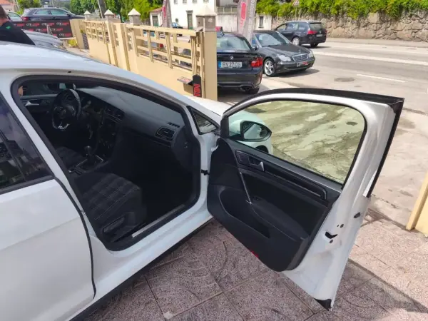 Volkswagen Golf 2014 - 17900 EUR, 195000 km - AUTO.MOTO.pt - 195000km - foto 20 de 32