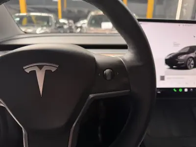 Tesla Model 3 2022 - 30990 EUR, 105300 km - AUTO.MOTO.pt - 105300km - foto 17 de 26