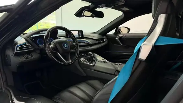 BMW i8 2014 - 61990 EUR, 91277 km - AUTO.MOTO.pt - 91277km - foto 13 de 27