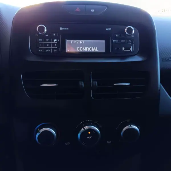 Renault Clio Sport Tourer 2015 - 9490 EUR, 163864 km - AUTO.MOTO.pt - 163864km - foto 8 de 8