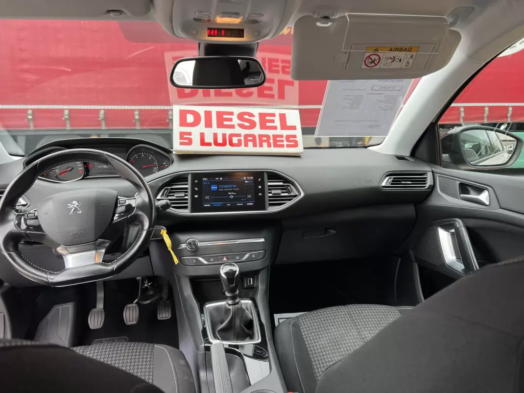 Peugeot 308 2019 - 12750 EUR, 142695 km - AUTO.MOTO.pt - 142695km - foto 16 de 19