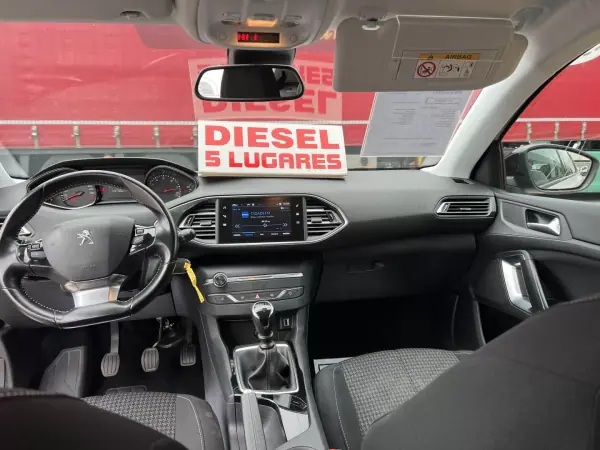 Peugeot 308 2019 - 12750 EUR, 142695 km - AUTO.MOTO.pt - 142695km - foto 16 de 19