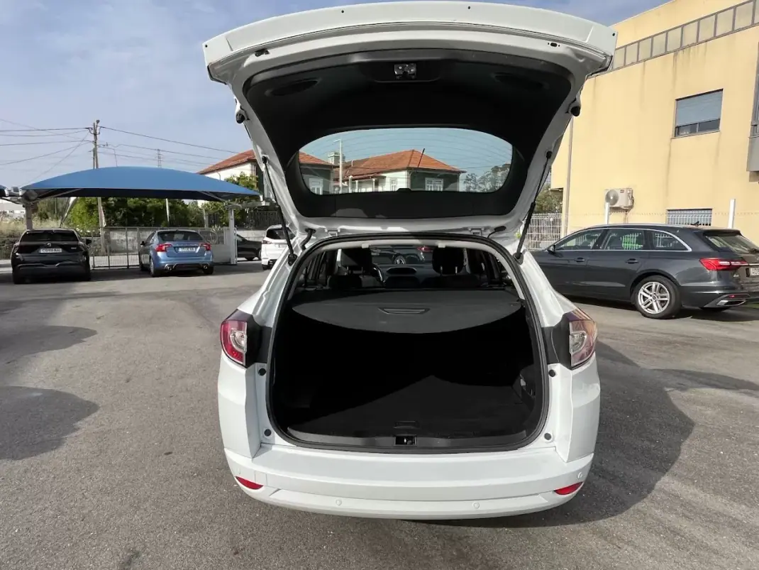 Renault Mégane Sport Tourer 2012 - 6950 EUR, 227000 km - AUTO.MOTO.pt - 227000km - foto 25 de 36