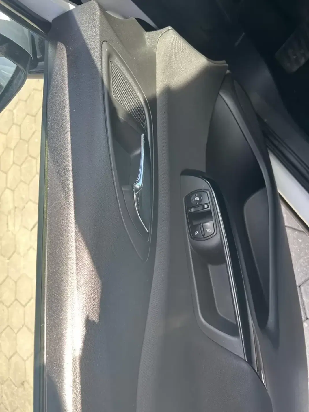 Opel Corsa 2015 - 10950 EUR, 112127 km - AUTO.MOTO.pt - 112127km - foto 9 de 20