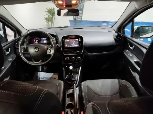 Renault Clio 2017 - 9950 EUR, 94000 km - AUTO.MOTO.pt - 94000km - foto 18 de 22