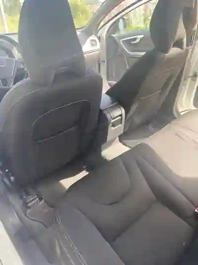 Volvo V60 2015 - 9500 EUR, 206100 km - AUTO.MOTO.pt - 206100km - foto 14 de 14