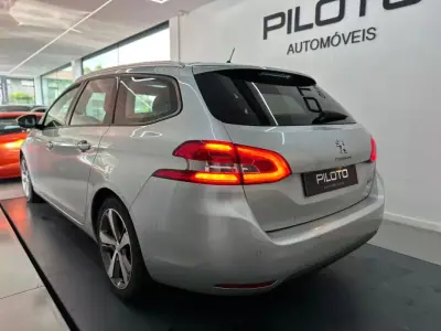 Peugeot 308 SW 2016 - 7990 EUR, 212792 km - AUTO.MOTO.pt - 212792km - foto 5 de 22