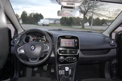 Renault Clio 2016 - 11500 EUR, 118568 km - AUTO.MOTO.pt - 118568km - foto 7 de 8