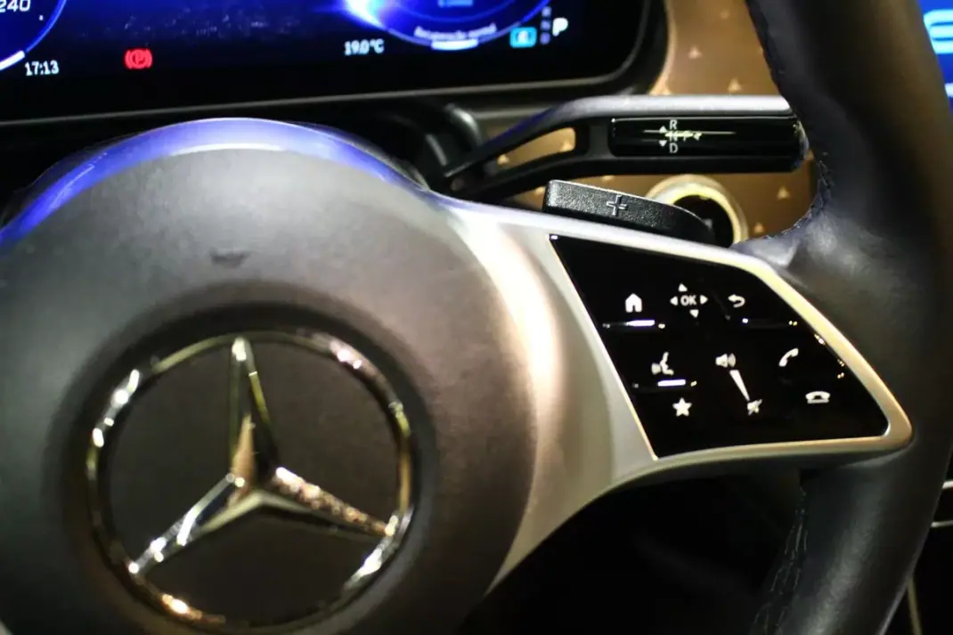 Mercedes-Benz EQE 2025 - 58900 EUR, 25000 km - AUTO.MOTO.pt - 25000km - foto 35 de 42