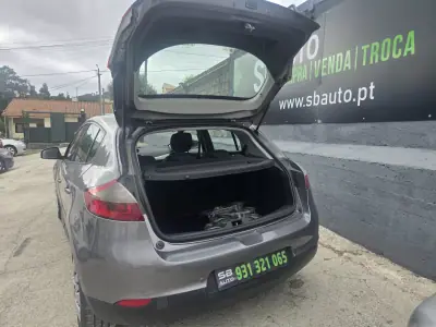 Renault Mégane 2008 - 2750 EUR, 332900 km - foto 4 de 17
